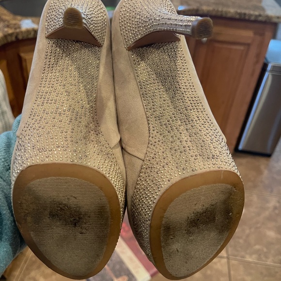 Aldo Bling cream platform heels.  Size 11 - Picture 9 of 12